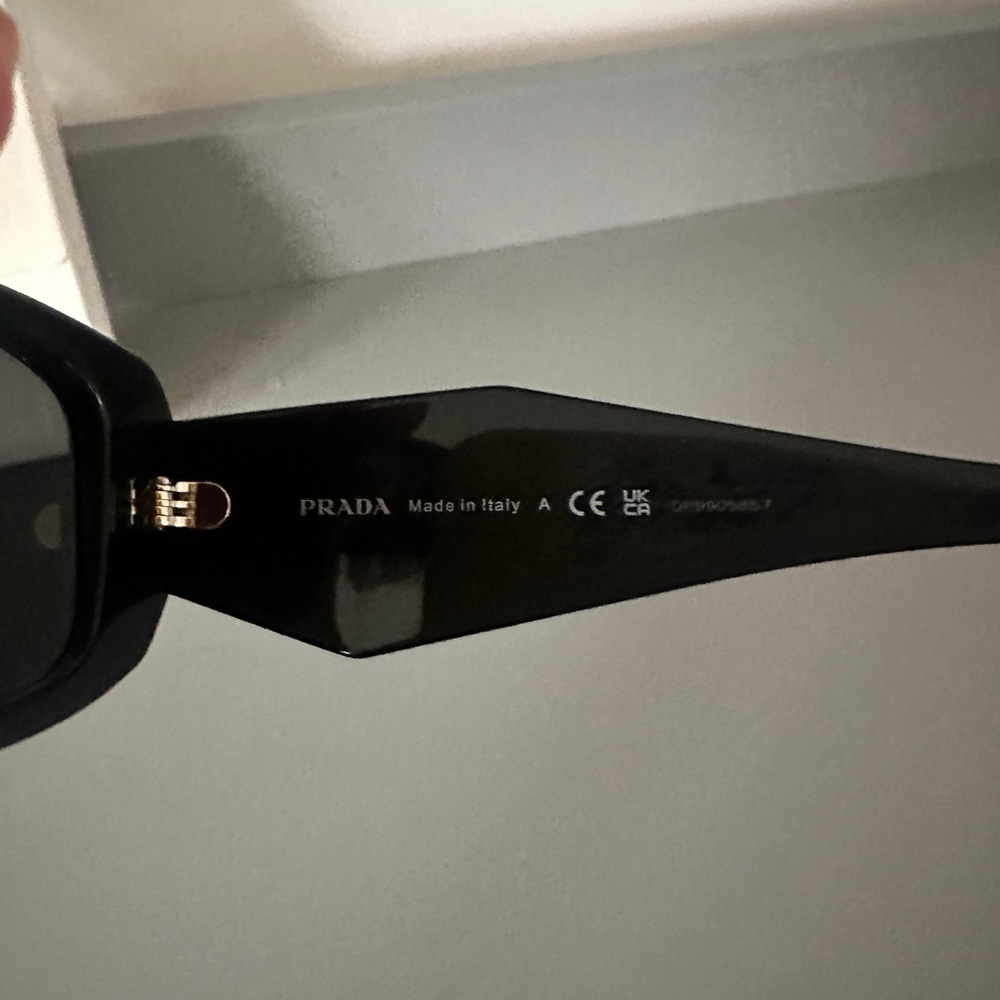 Prada Black Sunglasses (SPR 17W) - Picture 4 of 4